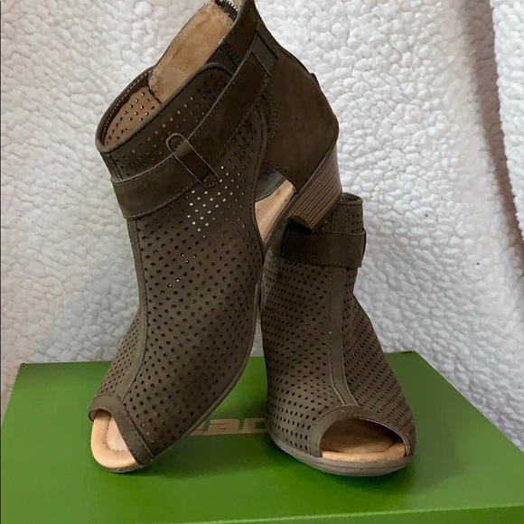 earth intrepid peep toe bootie